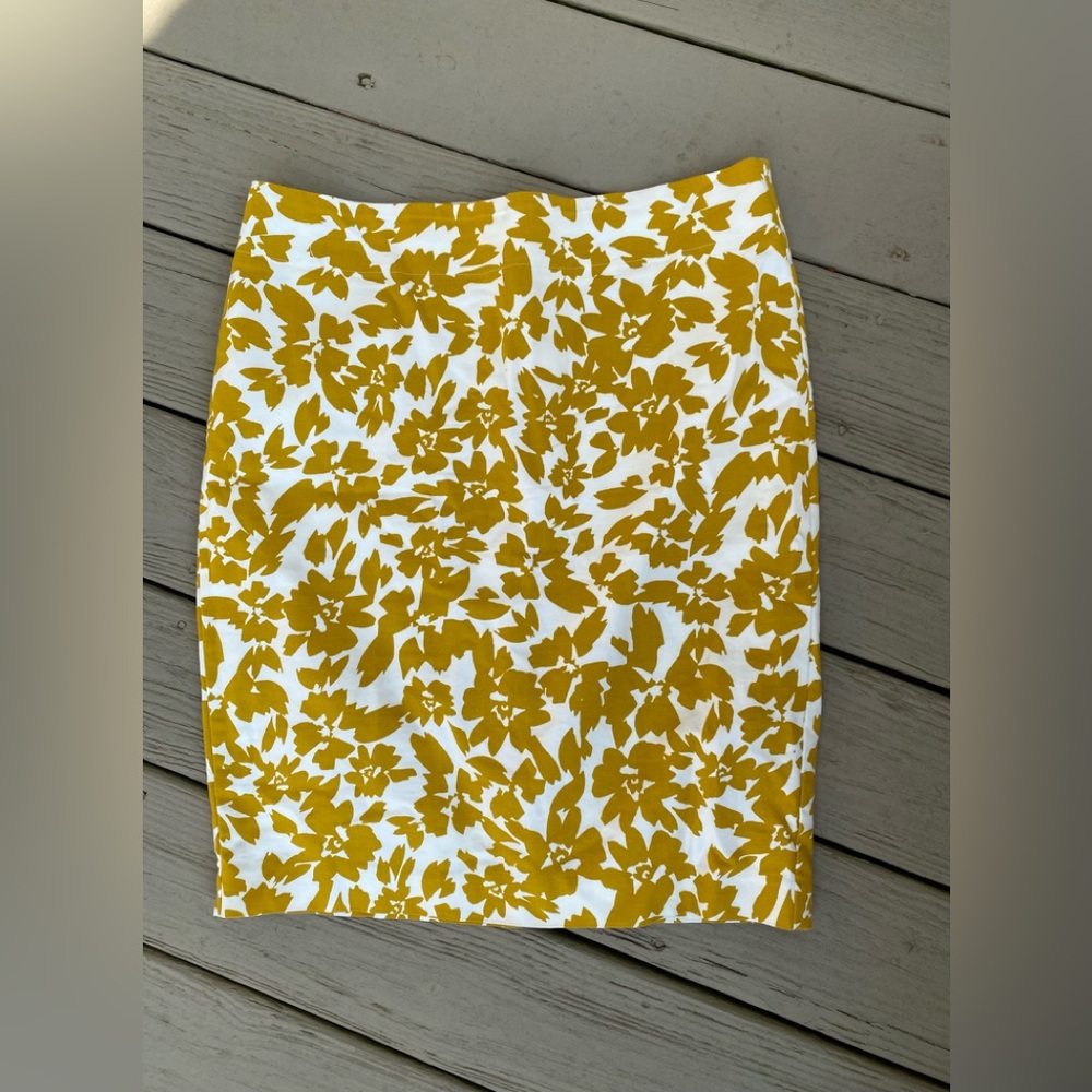 NWOT LOFT Floral Yellow & White Floral Midi Pencil Skirt, Size: 12